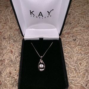 Kay Jeweler’s gorgeous white sapphire necklace 💎